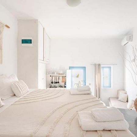 Euphoria Suites & Deluxe Studios Fira  Dış mekan fotoğraf