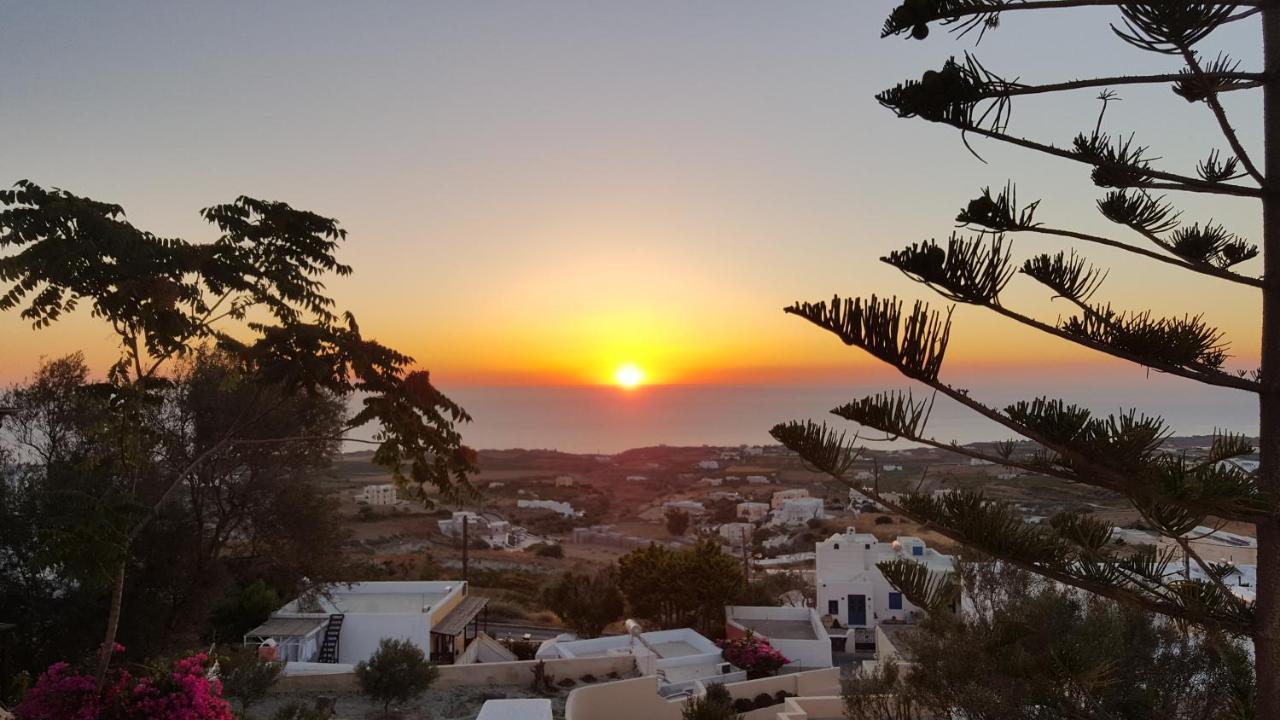 Euphoria Suites & Deluxe Studios Fira  Dış mekan fotoğraf
