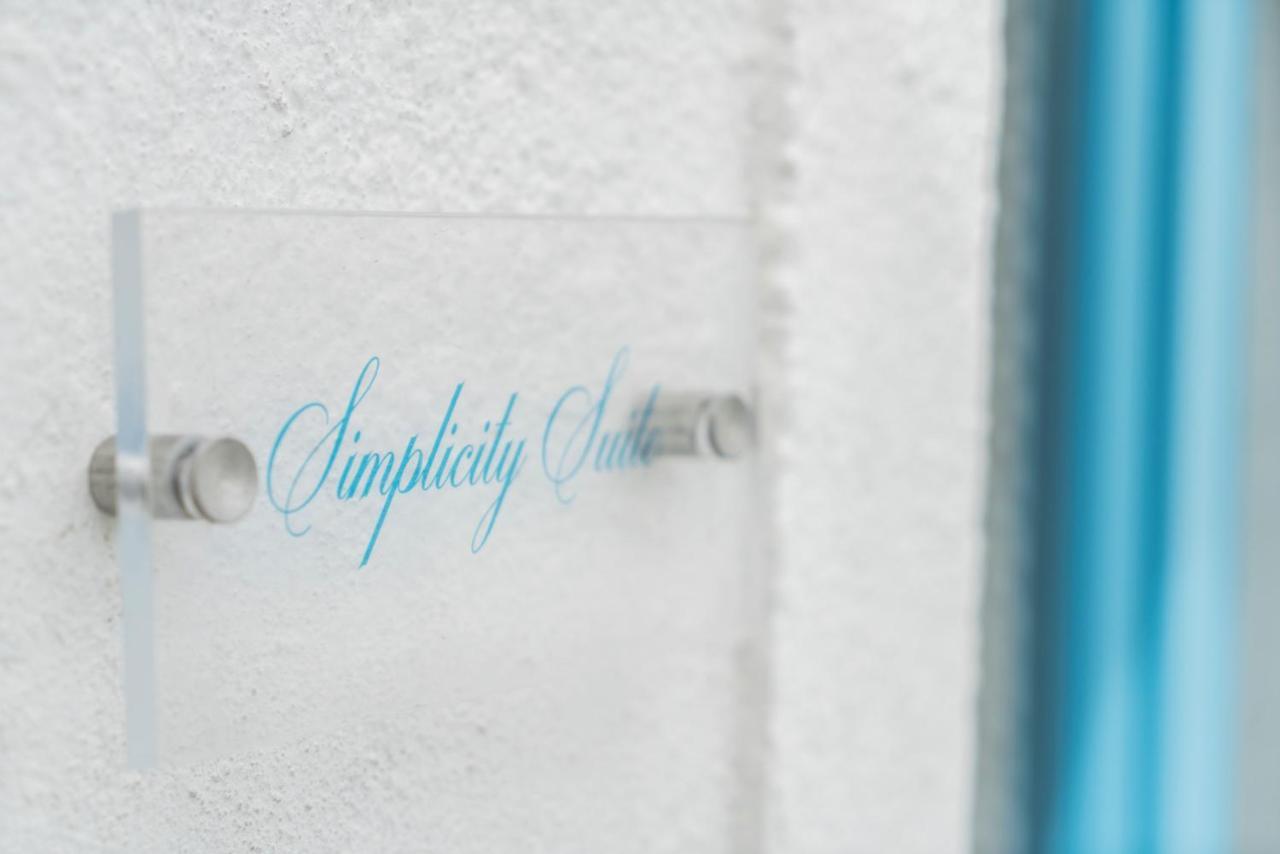 Euphoria Suites & Deluxe Studios Fira  Dış mekan fotoğraf