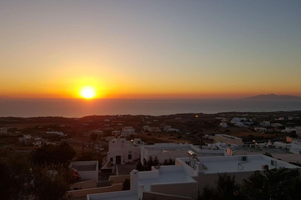 Euphoria Suites & Deluxe Studios Fira  Dış mekan fotoğraf