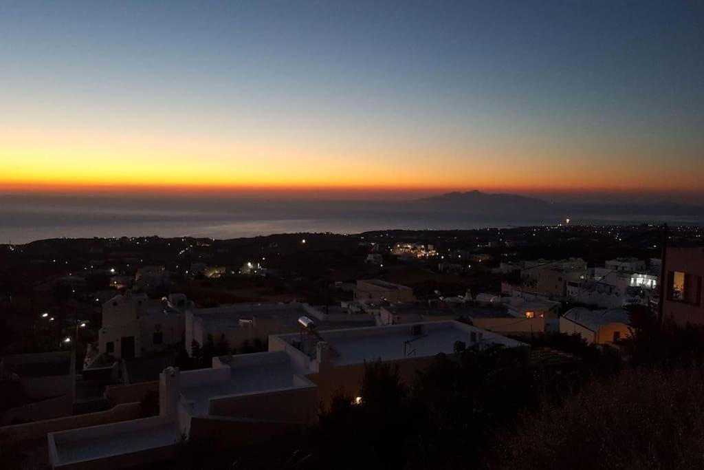 Euphoria Suites & Deluxe Studios Fira  Dış mekan fotoğraf
