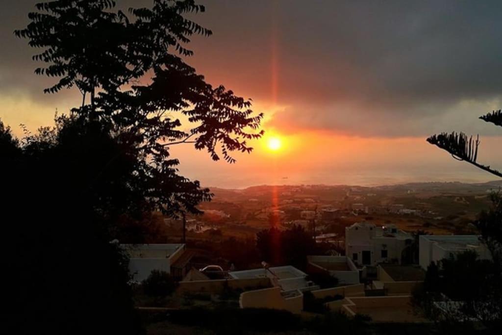 Euphoria Suites & Deluxe Studios Fira  Dış mekan fotoğraf