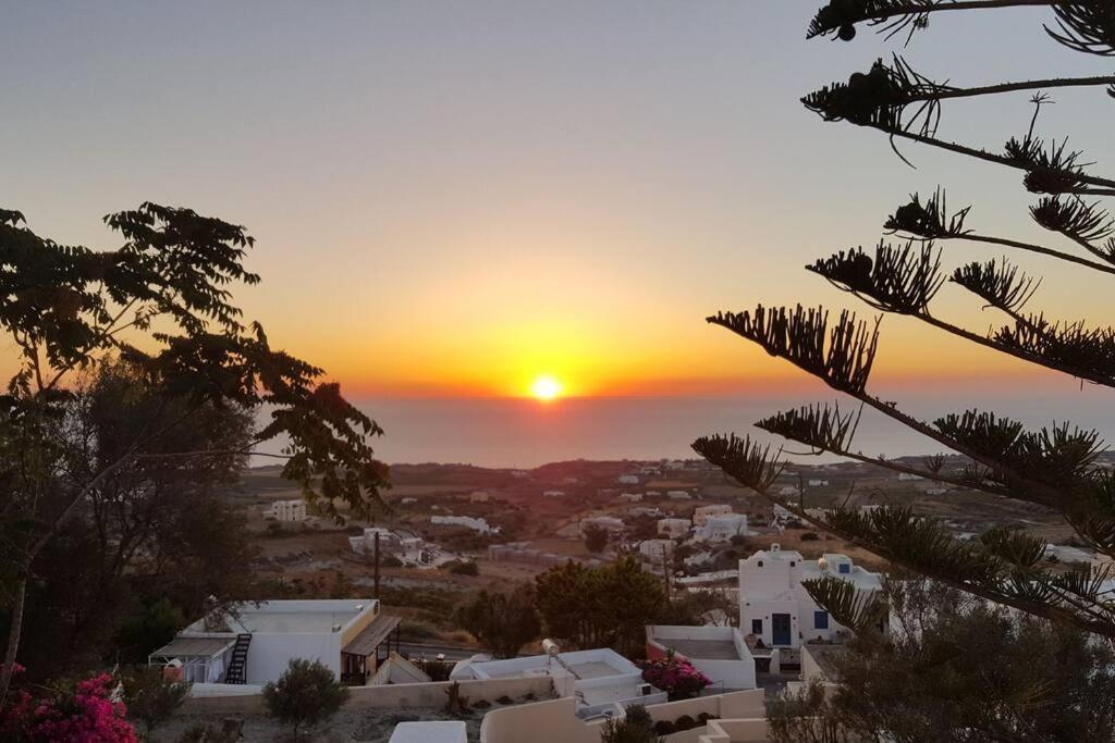 Euphoria Suites & Deluxe Studios Fira  Dış mekan fotoğraf