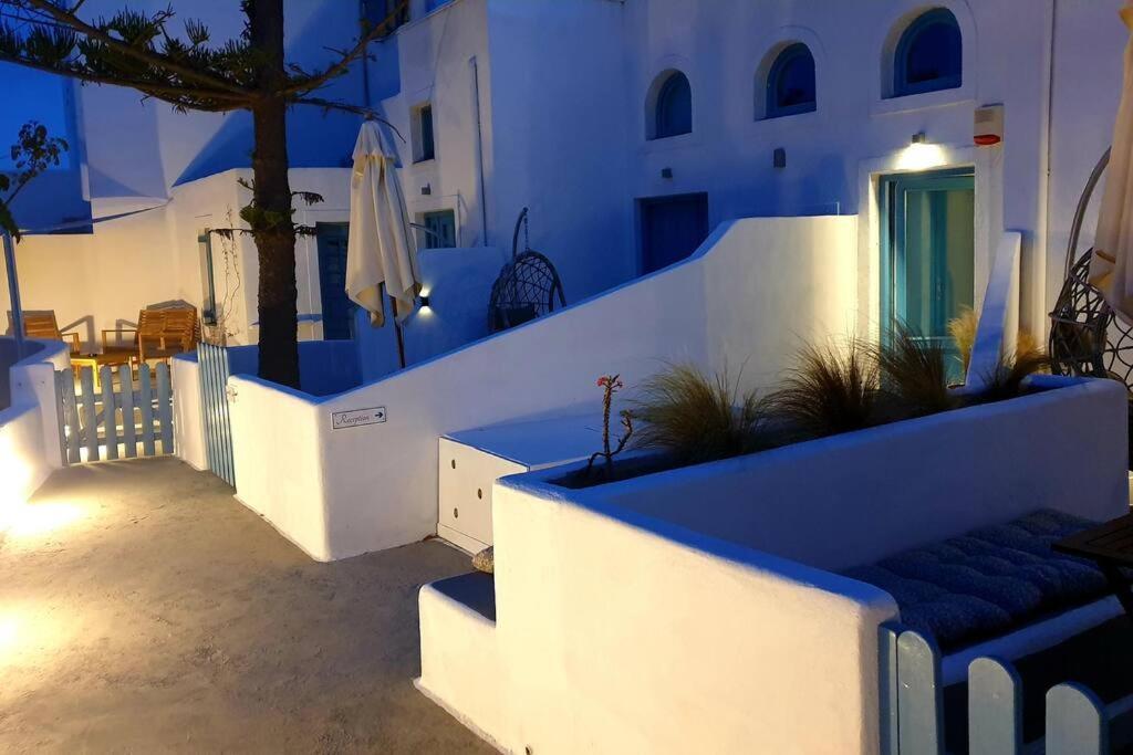Euphoria Suites & Deluxe Studios Fira  Dış mekan fotoğraf