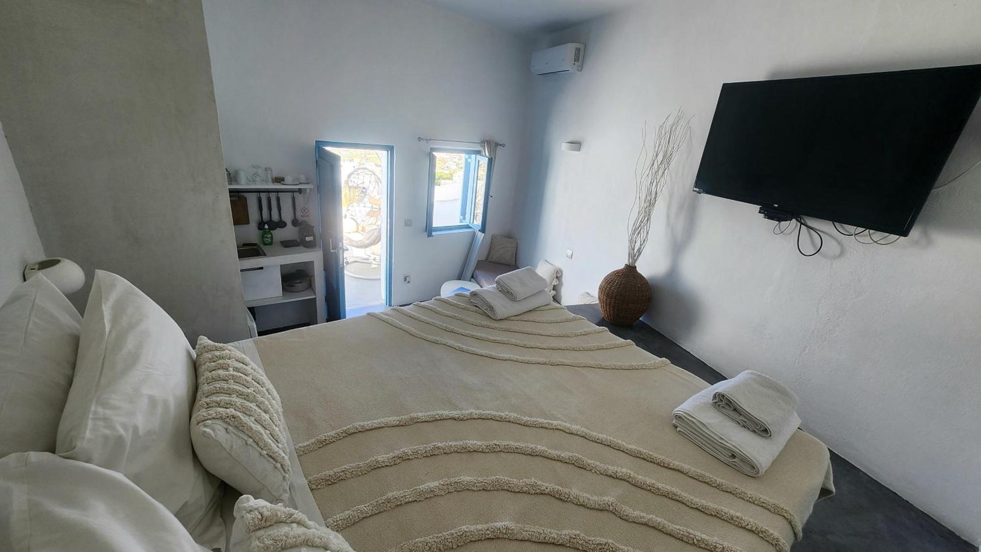 Euphoria Suites & Deluxe Studios Fira  Dış mekan fotoğraf