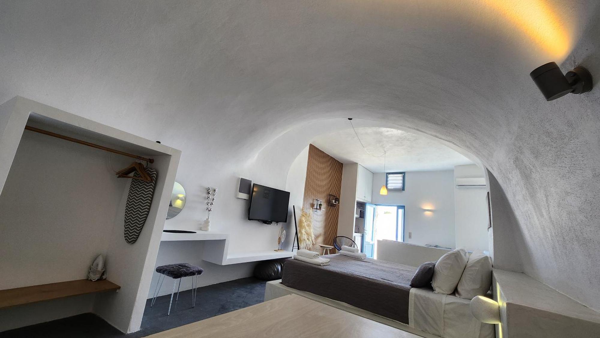 Euphoria Suites & Deluxe Studios Fira  Dış mekan fotoğraf