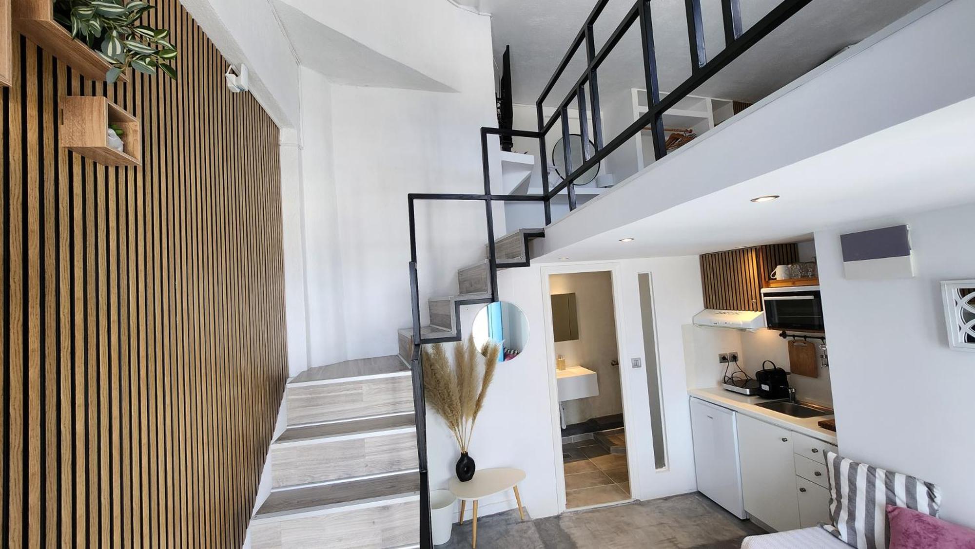 Euphoria Suites & Deluxe Studios Fira  Dış mekan fotoğraf