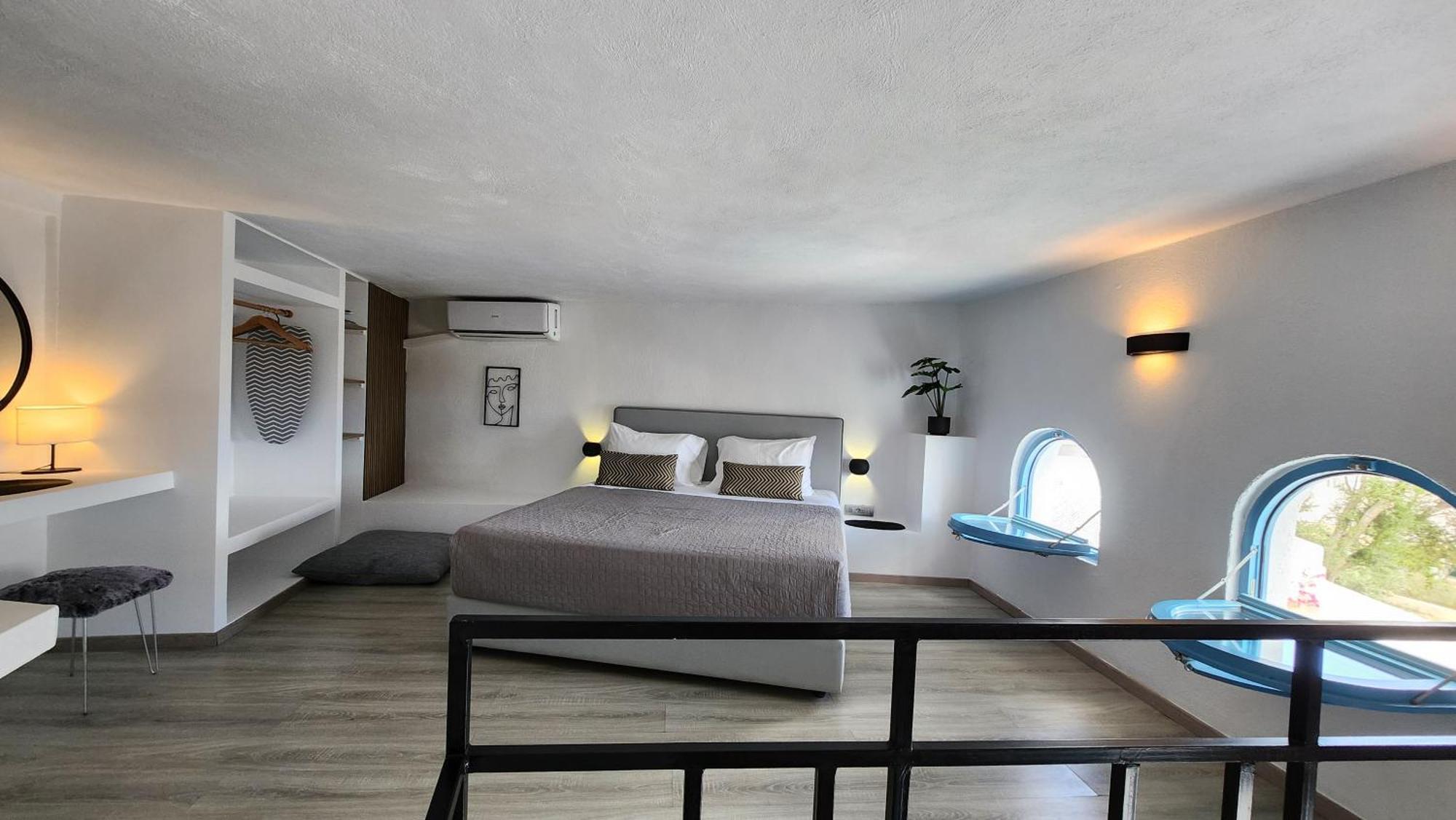 Euphoria Suites & Deluxe Studios Fira  Dış mekan fotoğraf