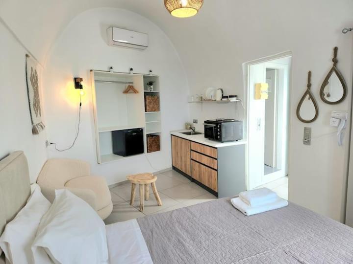 Euphoria Suites & Deluxe Studios Fira  Dış mekan fotoğraf