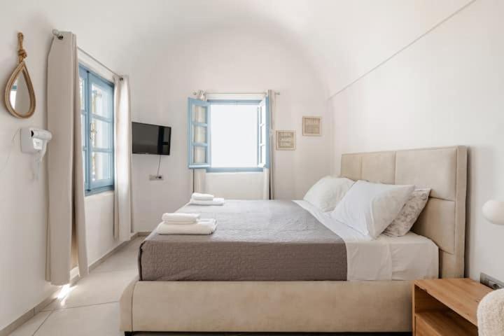 Euphoria Suites & Deluxe Studios Fira  Dış mekan fotoğraf