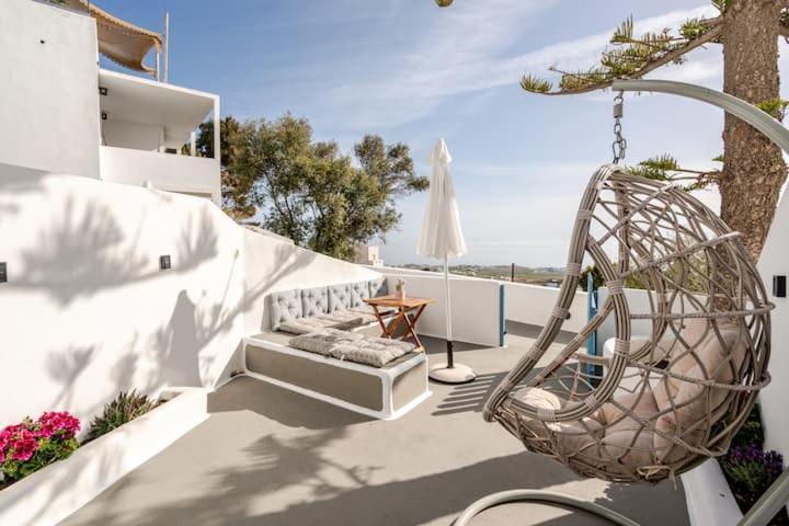 Euphoria Suites & Deluxe Studios Fira  Dış mekan fotoğraf