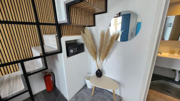 Euphoria Suites & Deluxe Studios Fira  Dış mekan fotoğraf