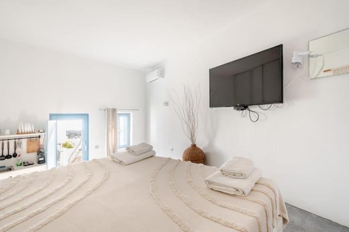 Euphoria Suites & Deluxe Studios Fira  Dış mekan fotoğraf