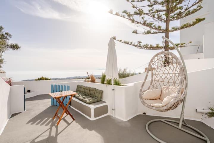 Euphoria Suites & Deluxe Studios Fira  Dış mekan fotoğraf