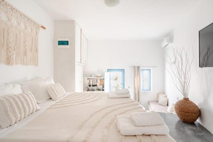 Euphoria Suites & Deluxe Studios Fira  Dış mekan fotoğraf
